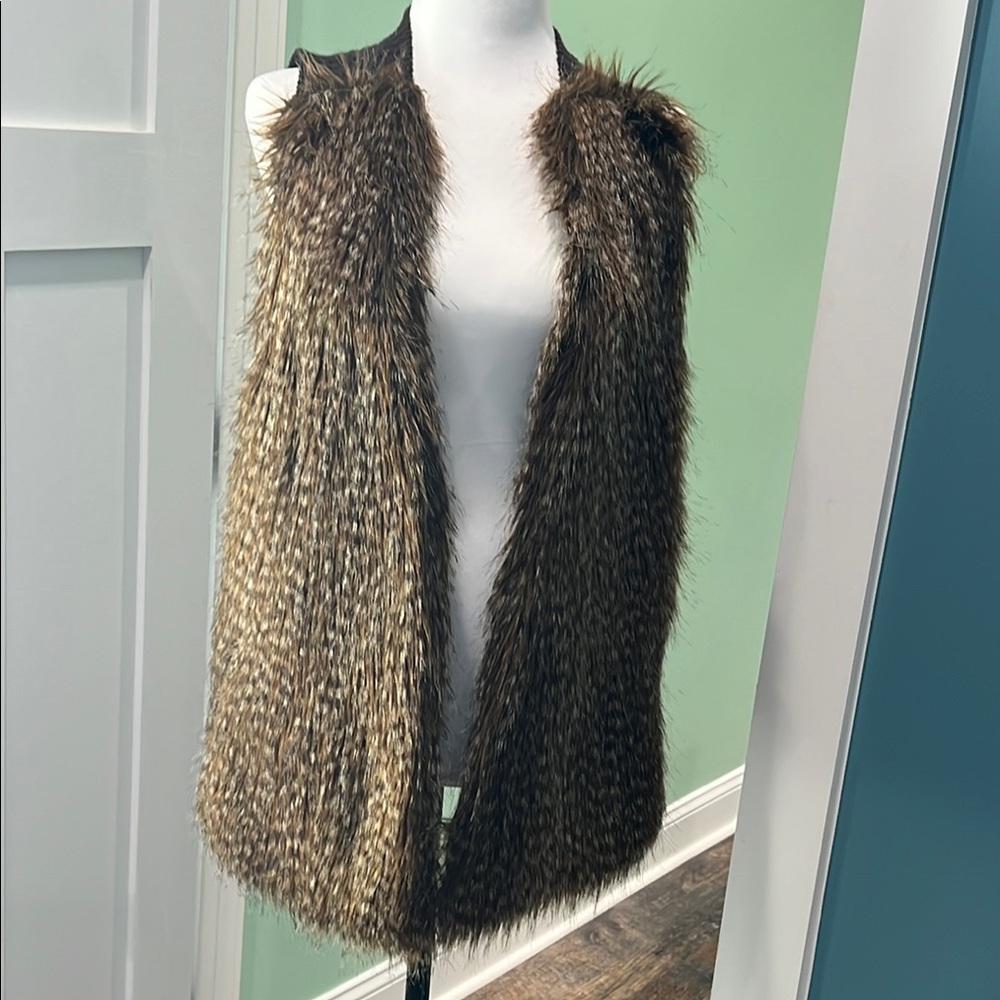 Black Label by Chico's Brown Faux Fur Vest. Size 2
Size 12.